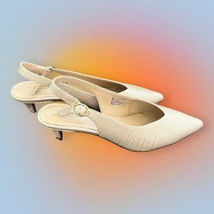 Like New | Liz Claiborne | Cream Kitten Heels - Size 8 - Memory Foam - Worn Once